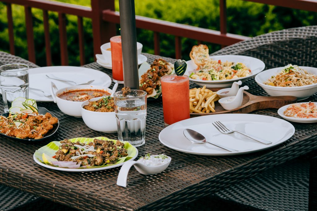 Berrypeckers: Beyond the Plate – The Outdoor Dining Experience Everyone’s Talking About in the Hills